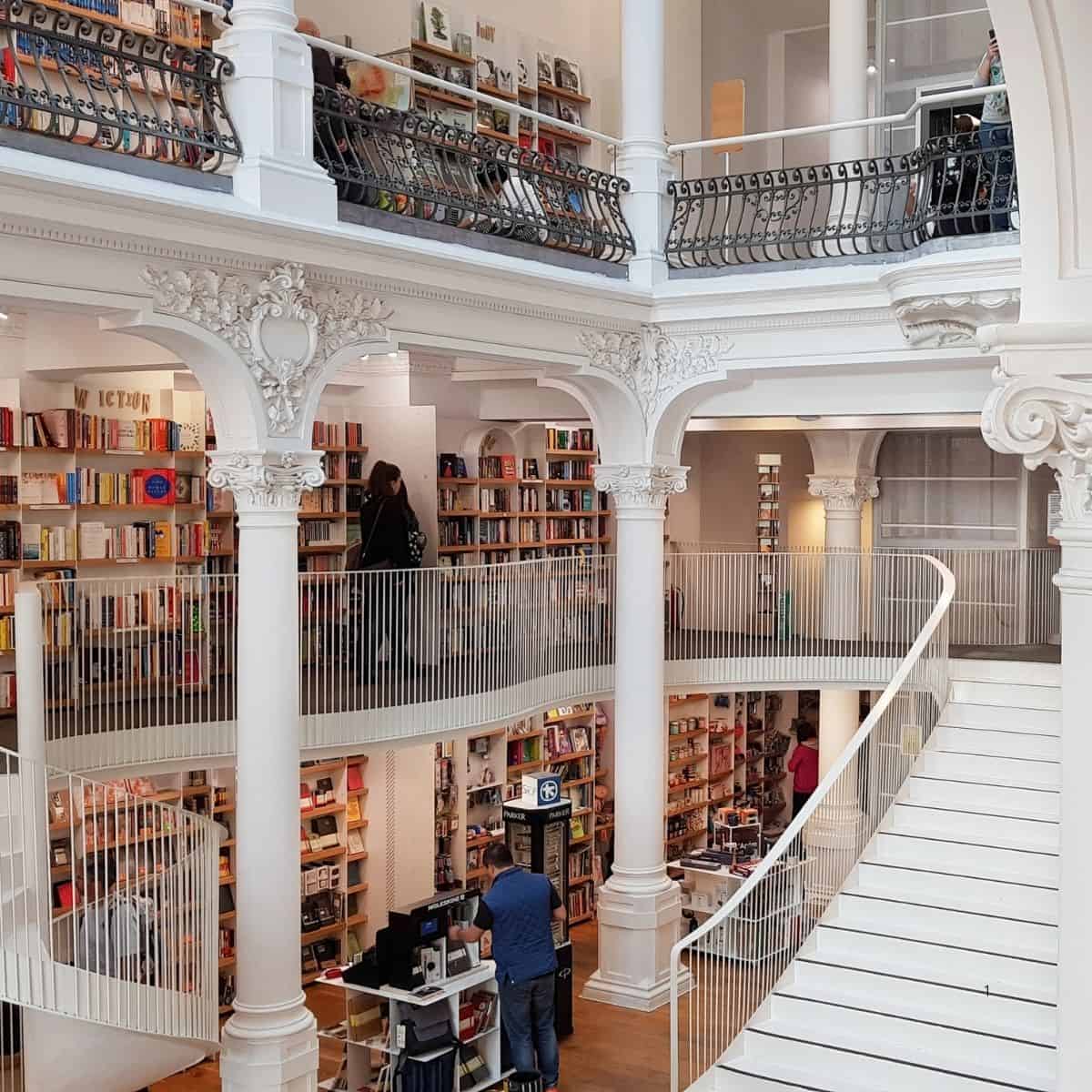 carturesti carusel bookstore in bucharest romania.