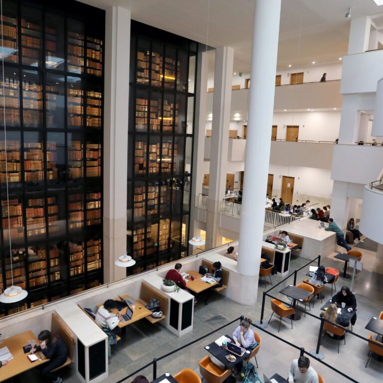 20 Most Beautiful Libraries in the World With Jaw-Dropping Design